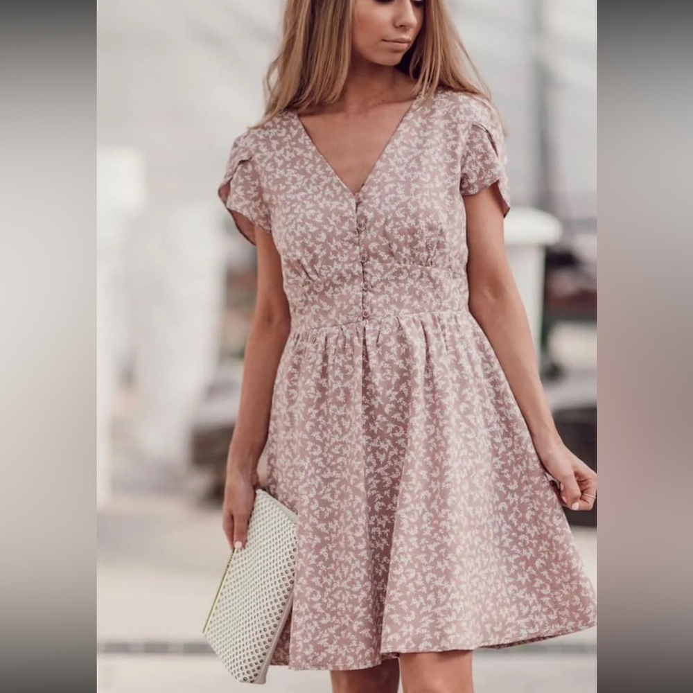 One Last Dance Mauve Floral dress BNWT Size Small